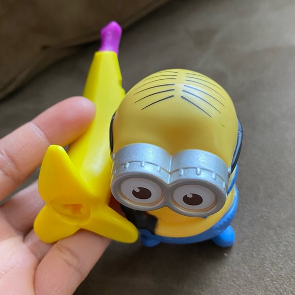 McDonald’s 2017 Minion with Banana Shooter Toy Kids Happy Meal Action Figure EUC - Picture 7 of 7